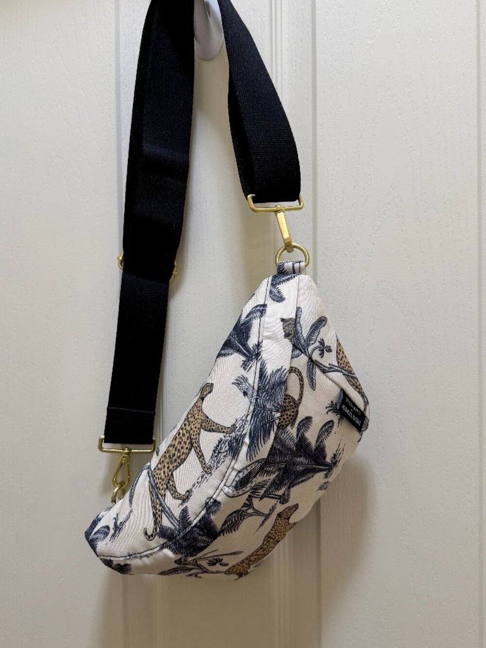 Demi Tebow X Canvelle Collection Crossbody Sling Bag Lightweight Travel Bag - Picture 8 of 15